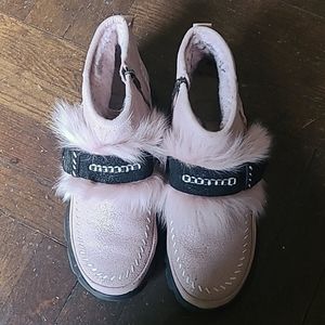 Used Uggs/ Side zippered/ Faux Fur on top only